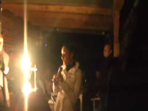 sintis - meine cousine aufen geburtstag am singen.