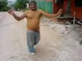 alba�il bailando el pu�etaso