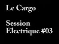 un mail de jean charles versari. j'h�berge chez moi un groupe de new york, veux tu faire une session avec eux pour le cargo. ayant rat� leur concert � la fl�che d'or, myspace me permet d'�couter quelques morceaux et de me rendre � l'�vidence. on ne va pas rater une si bonne occasion. le lendemain je d�barque chez jean charles qui en a profit� pour transformer son appartement en vaste bordel (5 musiciens � loger avec leurs instruments, �a prend de la place) et son bureau en studio d'enregistrement. des micros partout, tout cela reli� au pro tools avec jean charles aux commandes, les sessions cargo n'ont jamais �t� aussi sophistiqu�es... mais tr�s vite on retrouve nos bonnes habitudes... les musiciens se sont install�s avant que j'arrive, dos  � la fen�tre, donc en plein contre jour d'un soleil �clatant. qu'� cela tienne, nous allons boucher une partie de la fen�tre avec le matelas de jean charles. il ne me reste plus qu'� me caler sur les quelques centim�tres carr�s de libre dans la pi�ce et laisser la musique de mia riddle & ses amis op�rer. instant magique qui va durer jusque tr�s tard dans la nuit.

un tr�s grand merci � jean charles versari
www.myspace.com/versari 

et si vous voulez en savoir plus sur mia riddle et ses talentueux amis 
www.myspace.com/miariddle
www.miariddle.com

www.lecargo.org