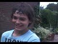 met buks op plastic bakjes schieten :P