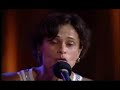 Zélia cantando 