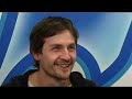 Lars sparkade s�nder en stol