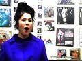 la veille de cette session avec brisa roch� c'etait un peu la panique. bloqu�s que nous �tions autour du divan du monde, on se devait de trouver un endroit pour que brisa et son guitariste puisse nous offrir quelques morceaux  acoustiques de son dernier album. ne trouvant ni appartement, ni bar, ni hotel, on passe devant les boutiques de guitare trop petites, les �piceries marqu�es concert � emporter quand tout � coup l'un de nous se rappelle que bien des ann�es avant il venait d�penser l'argent qu'il n'vaait pas pour acheter des tonnes de cd's chez l'un des meilleurs disquaires d'occases de paris, plus de bruit. 
c'est ainsi que le lendemain, on se retrouve avec brisa roch�, rue de la rochefoucauld. le temps s'est arr�t�, rien n'a chang� dans la boutique, sauf la petite barbichette du patron, heureux de nous accueillir et d'avoir son mini concert priv�. 
on ne saura trop le remercier de nous avoir permis de vivre ce moment simple et g�n�reux, � l'image de sa boutique. tout le monde et brisa la premi�re aura sucomber � l'amour de la musique qui se d�gage de cet endroit. un petit coin de paradis qui ne pouvait que plaire � l'ange brisa roch� ! 

un grand merci � plus de bruit (35 rue de la rochefoucauld, 75009 paris) et � delphine. 

www.myspace.com/brisaroche

www.lecargo.org