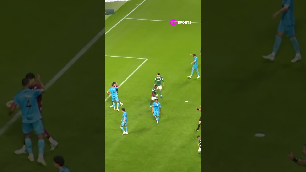 O BRAZÃO FECHOU O GOL NO CLÁSSICO, QUE ABSURDA ESSA DEFESA! #shorts