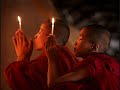 Birma - (Myanmar, Mianma, Związek Birmański -- Związek Myanmar) -- państwo położone w Azji Południowo-Wschodniej, nad Zatoką Bengalską i Morzem Andamańskim. Graniczy z Bangladeszem, Indiami, Chińską Republiką Ludową, Laosem i Tajlandią. Większe miasta: Rangun, Mandalaj, Basejn. Junta wojskowa w 1989 r. przyjęła jako angielskie tłumaczenie nazwy kraju formę Myanmar (Union of Myanmar) w zamian dotychczasowej formy Burma (Union of Burma), przy czym zmianie nie uległa nazwa birmańska Myanma. Ponieważ zmiana nazwy angielskiej nie została zaaprobowana przez żaden organ ustawodawczy Birmy, nowa forma nie jest uznawana przez część krajów. Zaakceptowała ją jednak ONZ. W Polsce zgodnie z wytycznymi Komisji Standaryzacji Nazw Geograficznych od 2002 powinno używać się tradycyjnej nazwy Birma (Związek Birmański), z zastrzeżeniem, że w tekstach oficjalnych używa się nazwy Związek Myanmar, przyjętej przez Ministerstwo Spraw Zagranicznych. Junta wojskowa rządzi krajem, z niewielkimi przerwami, od 1962 r., kiedy to zamachu stanu dokonał generał Ne Win. W 1988 r. Ne Win zrezygnował z władzy, lecz ta nadal pozostała w rękach wojska (m.in. wskutek unieważnienia demokratycznych wyborów w 1990 r.). Od 1992 r. na czele państwa stoi generał Than Shwe noszący oficjalny tytuł 