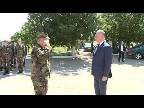Игорь Додон посетил независимое пехотное подразделение миротворческих сил Республики Молдова из с. Варница, Новоаненского района.