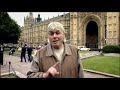 Clip taken from the documentary of 'David Icke - Was He Right?' that was aired in the UK on Five, 26/12/06.----------------------------INFO:Documentary presented and partly filmed by the conspiracy theorist, who became a figure of fun after his bizarre appearance on Terry Wogan's TV show in 1991. As well as claiming to have predicted both the September 11 attacks and Hurricane Katrina, he has stated that many of the most powerful people in the world 