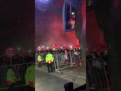 ¡Pura fiesta Millonaria! Así volvía el Bus de River Plate hacia el Estadio Monumental