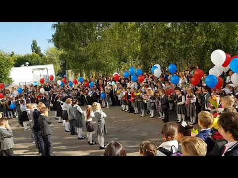 Веселое выступление первоклашек