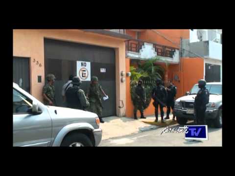 lindavista - Una persona que se encontraba privada de su libertad en una casa de la colonia Linda Vista logró escapar de sus captores y en su desesperada huida resultó he...