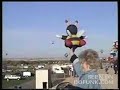 Balon uderza w wysoką wierzę