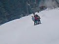 Snowboarder zu 4 am Schlepplift