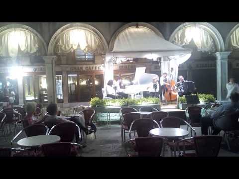 Venedig - Grancaffè Quadri am Markusplatz - Orchester ...
