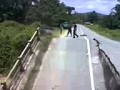 Detik detik runtuh nya jembatan