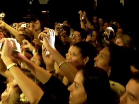 Djavan - "Linha do Equador" See video
