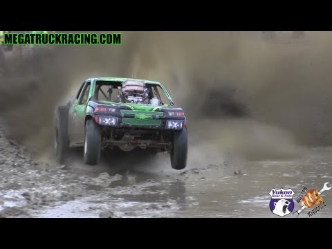 MUD TRUCK MADNESS 2013 - MUD PIT