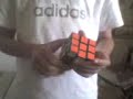 romain qui fait son rubik's cube