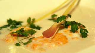 Birnen-Kokos-Süppchen mit Garnelen-Nockerln Birnen-Kokos-Süppchen mit Garnelen-Nockerln