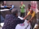 Gabeira faz corpo a corpo na Rua do Lavradio