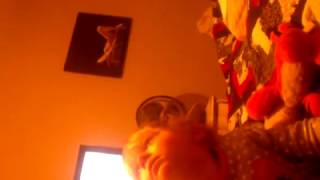 NIÑA DESPIERTA A SU MADRE PARA DECIRLE: "EL REY YA VIENE"