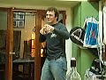 Haciendo mimica en la casa de Santi