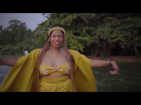 Pilani Bubu - Qongqothwane - The Click Song (Official Music Video) - T