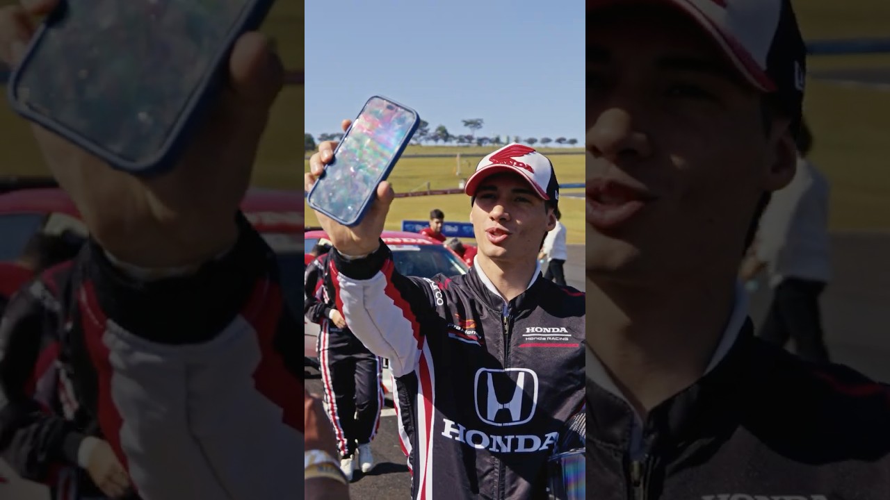 Honda Autos e Honda Motos juntas na pista! 🏁 Kevin Fontainha fez uma volta rápida no Civic Type R.