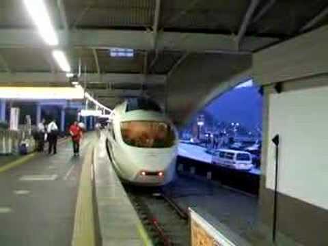 Odakyu VSE departs from Hakone-Yumoto 箱根湯本駅発車