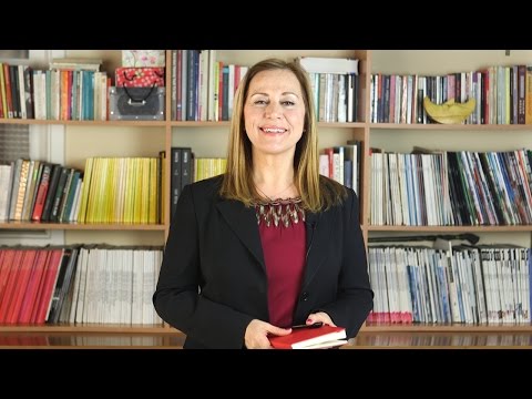 Jüri Üyemiz Yrd. Doç. Dr. Fatoş Karahasan, sunum içeriğinin hazırlanmasına yönelik bilgiler veriyor.