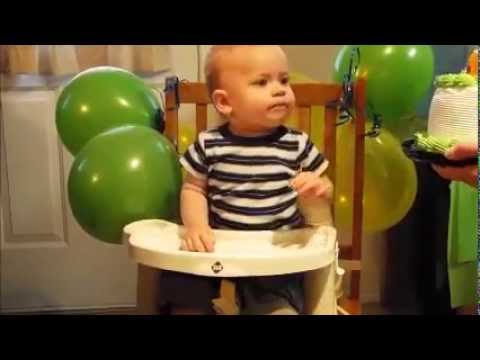 YouTube: así reacciona un bebe a su primera torta de cumpleaños