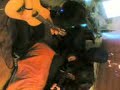 Marlon und Burak spielen gitarre eigenes Lied