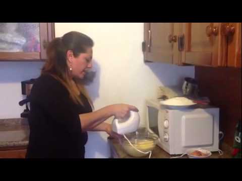 como hacer pasteles - LEEME*** Les paso nuevamente la receta del pastel ya que no soy muy buena editando videos. Receta para pastel facil: 250grms de azucar 250grms de harina 3...
