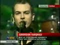 deli by mor ve otesi for eurovision 2008

lyrics:

aran?yor sahibi ruhumun tam yerine mi d�?t�m?
direniyor, faili tutkunun, k?zm?? ve k���lm�?
aran?yor sahibi ruhumun tam yerine mi d�?t�m?
direniyor, direniyor, direniyor... 

beni b�y�t�n, a?latmay?n
sevginiz nerde, �v�nd�?�n�z?
beni b�y�t�n, a?latmay?n
sahte d�?lerle oyalamay?n 

aran?yor sahibi ruhumun tam yerine mi d�?t�m?
direniyor faili tutkunun, k?zm?? ve k���lm�?
aran?yor sahibi ruhumun tam yerine mi d�?t�m?
direniyor, direniyor, direniyor... 

beni b�y�t�n, a?latmay?n
sevginiz nerde, �v�nd�?�n�z?
beni b�y�t�n, a?latmay?n
sahte d�?lerle 

bir yar?m ak?ll? bir yar?m deli
d�rt yan?m ak?ll?
bir yan?m deli
herkes ak?ll? bir ben deli
bir ben deli
bir ben deli

beni b�y�t�n, a?latmay?n
sevginiz nerde, �v�nd�?�n�z?
beni b�y�t�n, a?latmay?n
sahte d�?lerle oyalamay?n
