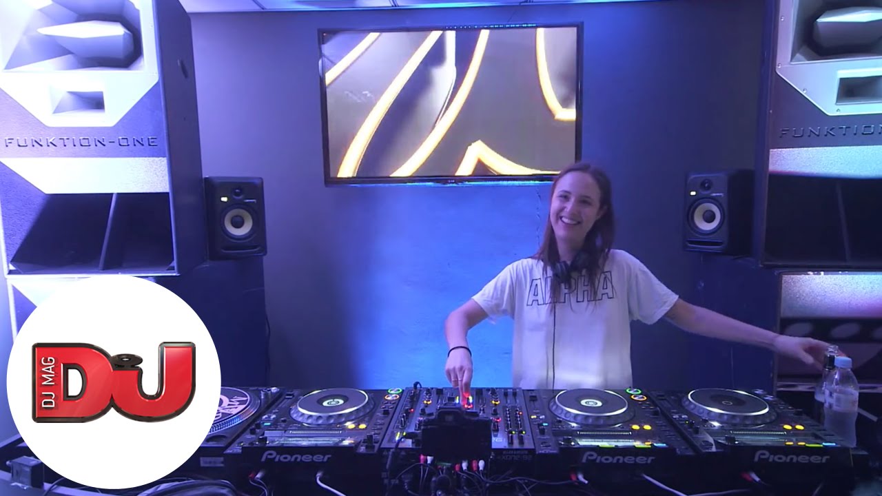 Bella Sarris - Live @ DJ Mag HQ 2015