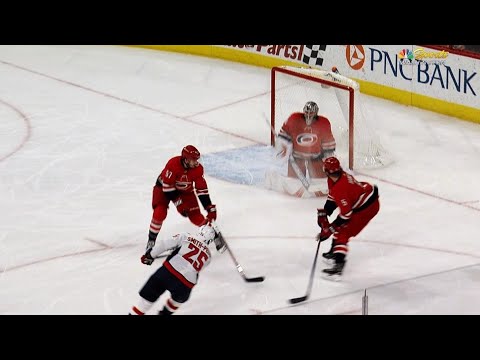 Video: Capitals’ Beagle clears some room, Smith-Pelly fires a goal past Ward