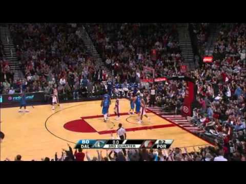 Brandon Roy beats the buzzer against Mavericks