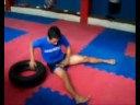 Trabajo de acondicionamiento
Kickboxing, utilizando balon medicinal de fabricacion casera y una goma.
Federacion Salvadoreña de Kickboxing
www.fightsv.com