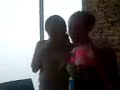 Steffie en Lindsay Ademnood