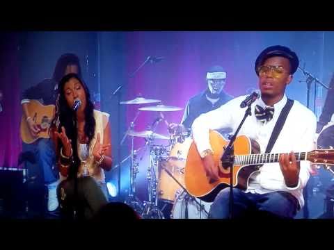 BoB Ft Melanie Fiona “Airplanes” (Live Performance) Video