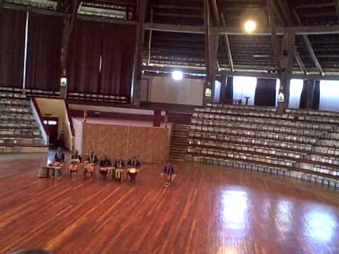 kenyan kikuyu dance music - Performance at Bomas Theater. I believe this is Kikuyu and not Luo.