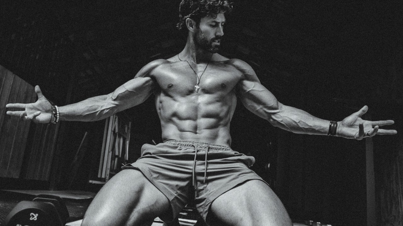 how I built my physique with 30-minute dumbbell workouts