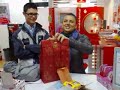29 Dicembre ore 12 presso il negozio vodafone degli Enardu a Pirri (CA)E' avvenuta la consegna del regalo a Serena Enardu, organizzato dai suoi fans... http://www.serenaenardu.fan-club.ithttp://serenaenardublog.iobloggo.com