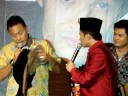 cinta fitri cast auctioning their personal stuff