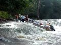 Passando a voadeira na cachoeira das Panelas. RDS Iratapur�.