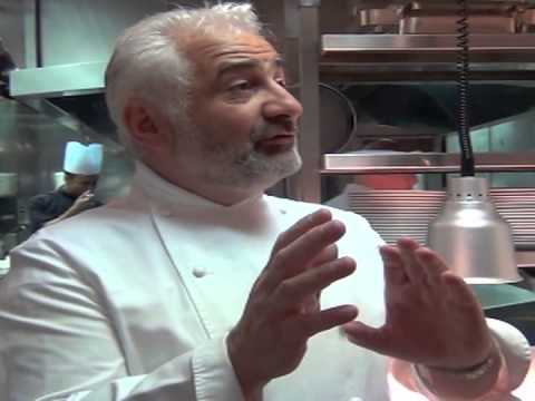 Cuisine - Magicien du goût, maître des saveurs, artisan de la haute gastronomie française, Guy Savoy fait s'entrechoquer vos cinq sens dès que l'on pousse la porte de ...