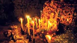 VIDEO: Dia de Muertos en Patzcuaro Michoacan / Day of the Dead in Patzcuaro Michoacan (subtitles ava