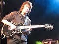 A proposito di "musicisti veri, di altri tempi" (cit. Carmen): http://www.youtube.com/watch?v=NBZFDjI_w0o Un grande che ho avuto il privilegio di vedere dal vivo la prima volta a 14 anni e conoscere di persona a 40 anni, chitarrista immenso e persona ottima. Da non perdere nel video Nick Beggs al basso con il costume da Obelix.
