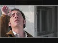 gad elmaleh et dieudonn� - j'ai la haine - rap � la mairie 

- ahhh bonjour les jeunes, allez-y entrez j'vous en prie hein j'vous attendais. alors c'est un groupe de rap je crois que vous voulez monter c'est �a ? c'est super hein alors quel est l'projet ?

gad

[refrain ]
j'ai la haine haine comme tarzan a contre l'chef hy�ne
j'ai la haine haine comme un lapin d'garenne
j'ai la haine haine comme la montre citizen
citizen zoom zen, alors t'as pas la haine ? 

touf ca y est j'suis encore �nerv�
j'ai des envies de arh trac pomme
comme dans les films d'am�rique 
o� les mecs et les flics 
y traquent les blacks pour du fric en vrac
ils attrapent matraquent et patatrac rac mac
ce genre de truc qui frappe aux tripes
quand ca fait what yes right talking to me ?
yeah ? talking to me ? yeah

j'vais prendre des cours de judo
parce que c'est plus mieux qu'le taekwendo
j'ai pris des cours de karat�
gr�ce au cours de karat� merci respect le karat�

rac mac tac et patatrac
j'm'en fous �a m'monte � la t�te
comme la moquette qu'j'�crase avec les pieds
oui oui, je suis �nerv� 
dis, toi, regarde-moi dans les yeux
regarde les nerfs qui sort d'ma t�te
regarde les nerfs qui sort d'ma t�te
je casse la vie du monde, du globe
des extra-terrestres m�me

pouh �a y est, j'suis encore �nerv�
le monde, �a y est je vais l'd�glinguer
l'armoire je vais la fracasser
m�me le piano je vais l'd�saccorder
gr�ce aux cours de karat�
les cours de karat�

yeah j'vais tout casser
am�ne-moi quelque chose mais moi j'vais tout casser
ah pardon toi j'te connais
ah pardon maman excuse-moi je cherche quelqu'un pour le casser

[refrain]

moi j'prends l'pari avec vous, on s'met autour d'une table et on r�gle le probl�me
y a aucune raison qu'on ne trouve pas de solution
aujourd'hui y a 4 fois plus de jeunes dans les prisons. pourquoi ? ben moi j'me pose la question
j'ai envie qu'tout �a �a s'arr�te et je dis on prend l'pari 
on se retrouve ensemble autour d'une table et on discute
c'est d'ailleurs le programme que nous avons d�velopp� lors des derni�res �lections
mais aujourd'hui plus raisonnablement je crois que j'aime les jeunes et c'que j'veux leurs dire
j'ai envie de vous tendre la main
venez les jeunes, y a un atelier couture qui va s'ouvrir � partir du 14 mars
et ensemble on va retrouver un peu d'�nergie
un peu d'bonheur un peu de youtou tou tou tou

et ouf plouf pouf touf couf le halouf 
j'te braque avec une pantoufle
j'ai grandi dans l'quartier du val fourr�
d�labr�, d�favoris�, cherche pas
avec le maire il nous donnait rien
du coup on a cr�e les warriors, la partie va commencer
eh elle a commenc� la partie, � toi sahid, parle en arbi
[rap en harbi]
mc milkshake pour les harbis et les clodos aussi

[refrain]

alors t'as plus la haine ? 
mais non y a rien � faire avec vous, de toute fa�on vous n'�tes rien, vous n'�tes pas des humains
oui, ben fous-toi d'ma gueule parce que tout � l'heure
j'vais te foutre ma main dans la gueule et l� vous allez commencer � comprendre, hein ? 

bon voil�, vous voil�, on essaie avec vous de vous donner des chances de de.. des moyens de vous amuser et tout de suite vous cassez vous foutez la merde
qu'est-ce que vous voulez qu'on vous dises ? amen � tout ? non mais
la soci�t� doit.. vous devez �tre responsables
on vous donne neuf francs et voil� ce que, avec le, ce que vous faites apr�s
j'suis pas content hein, c'est pas la peine de me regarder comme �a mon vieux