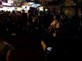 自分で作ったオリジナルな歌です。2008/05/17にした初めてのライブです。途中に弦が切れちゃったが、弾き続けて歌っていました。