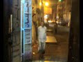 احد افراد الامن السياسي اثناء مراقبة حسن باعوم
